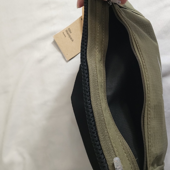 Nike challenger waist pack fanny pack olive green nwt - Picture 3 of 6